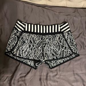 Lululemon Black and White Patterned Women's Shorts